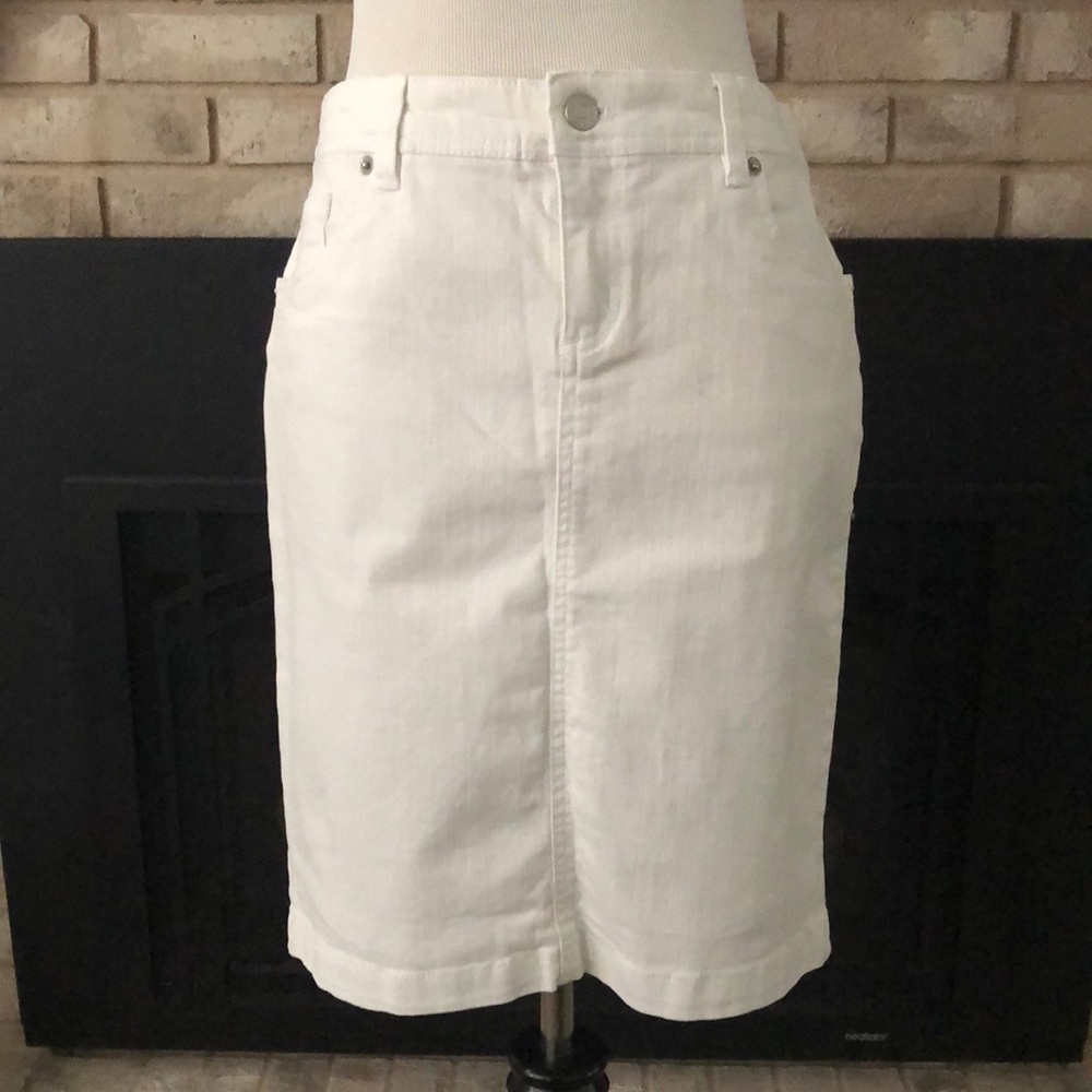 G.H. Bass & Co White Denim Skirt size 2